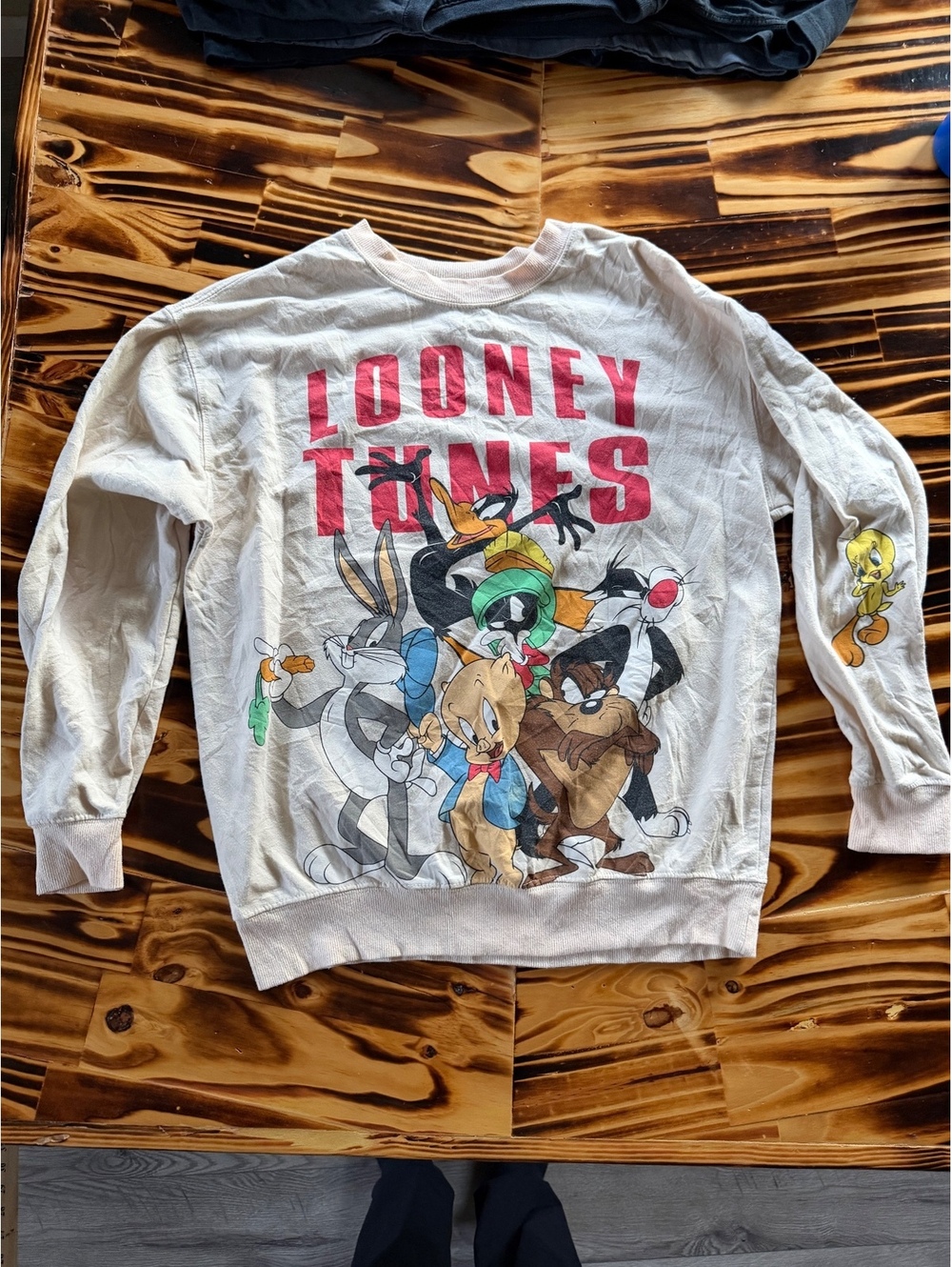 Looney Tunes white graphic sweatshirt
